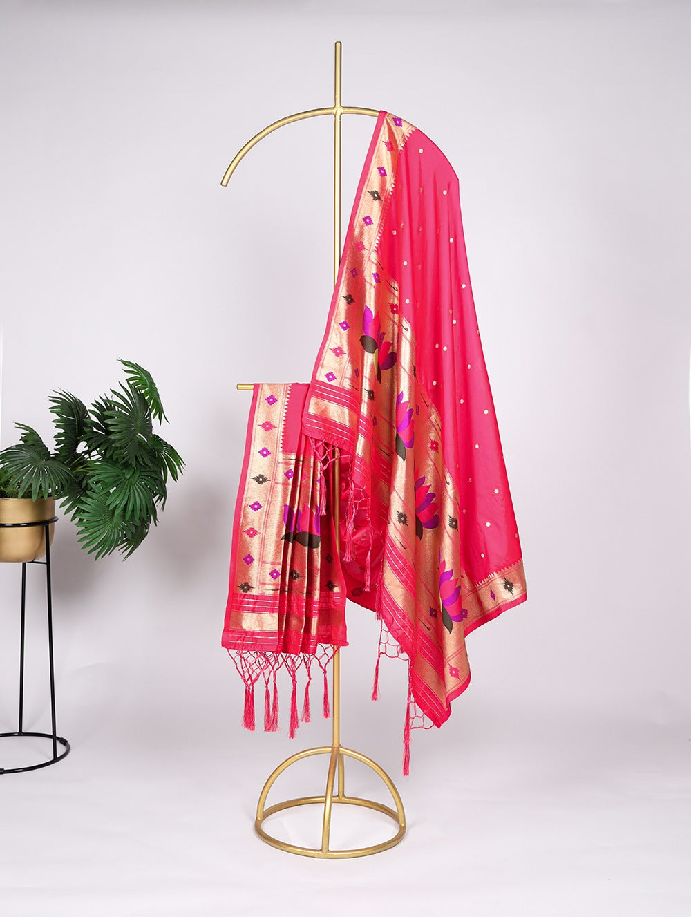 A dupatta that speaks tradition! ✨
