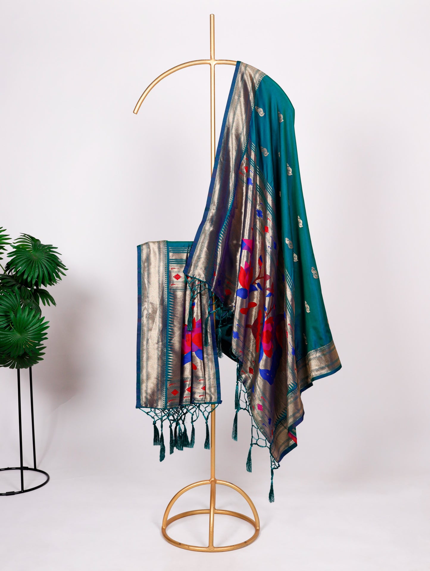 A dupatta that speaks tradition! ✨