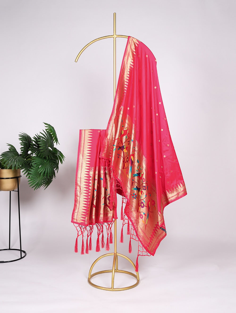 A dupatta that speaks tradition! ✨