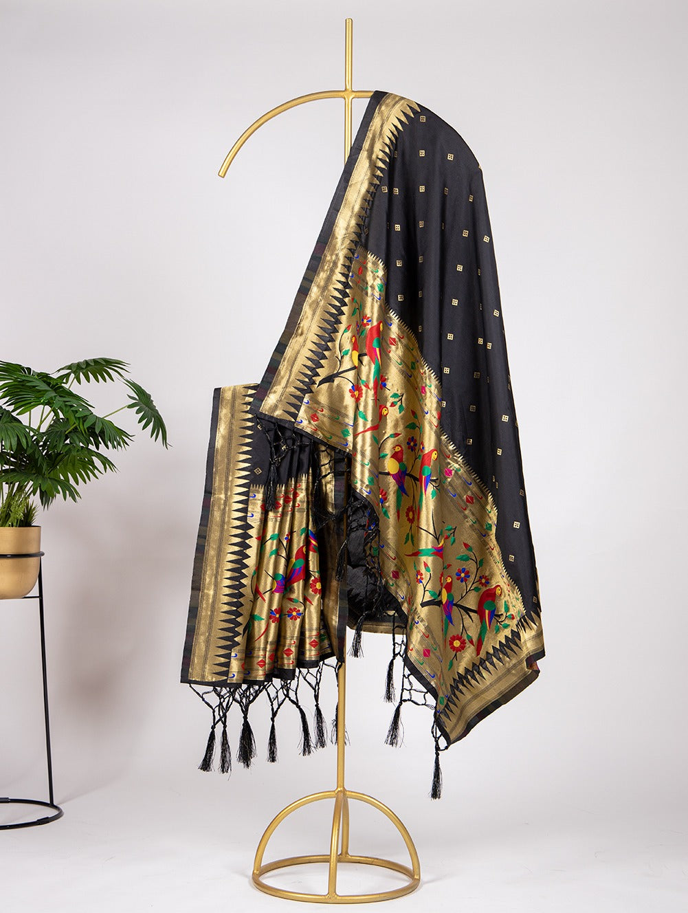 A dupatta that speaks tradition! ✨