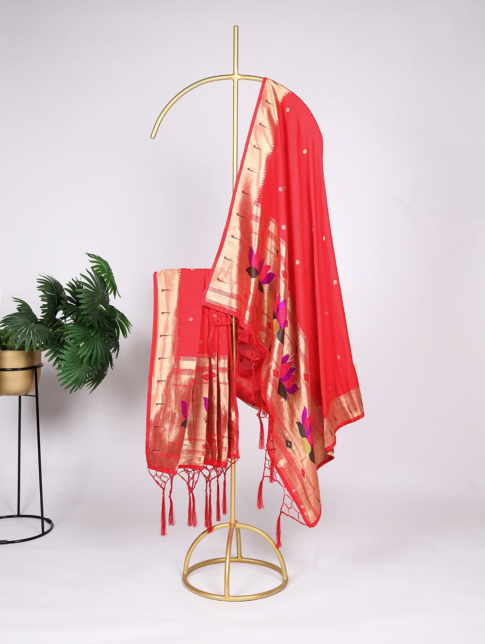 A dupatta that speaks tradition! ✨
