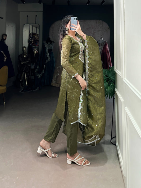 Earthy Tones, Royal Vibes ๐