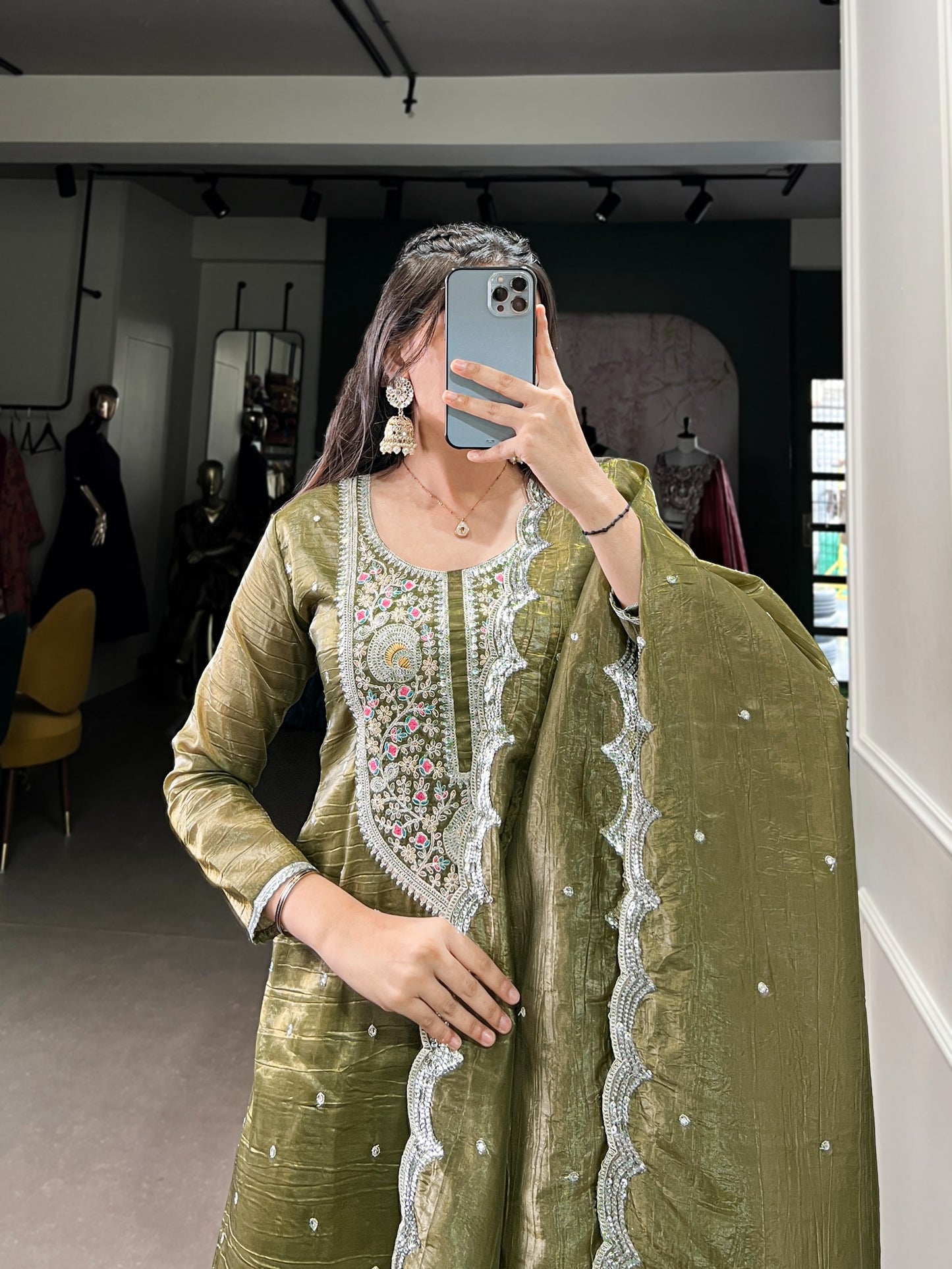 Earthy Tones, Royal Vibes 🍀