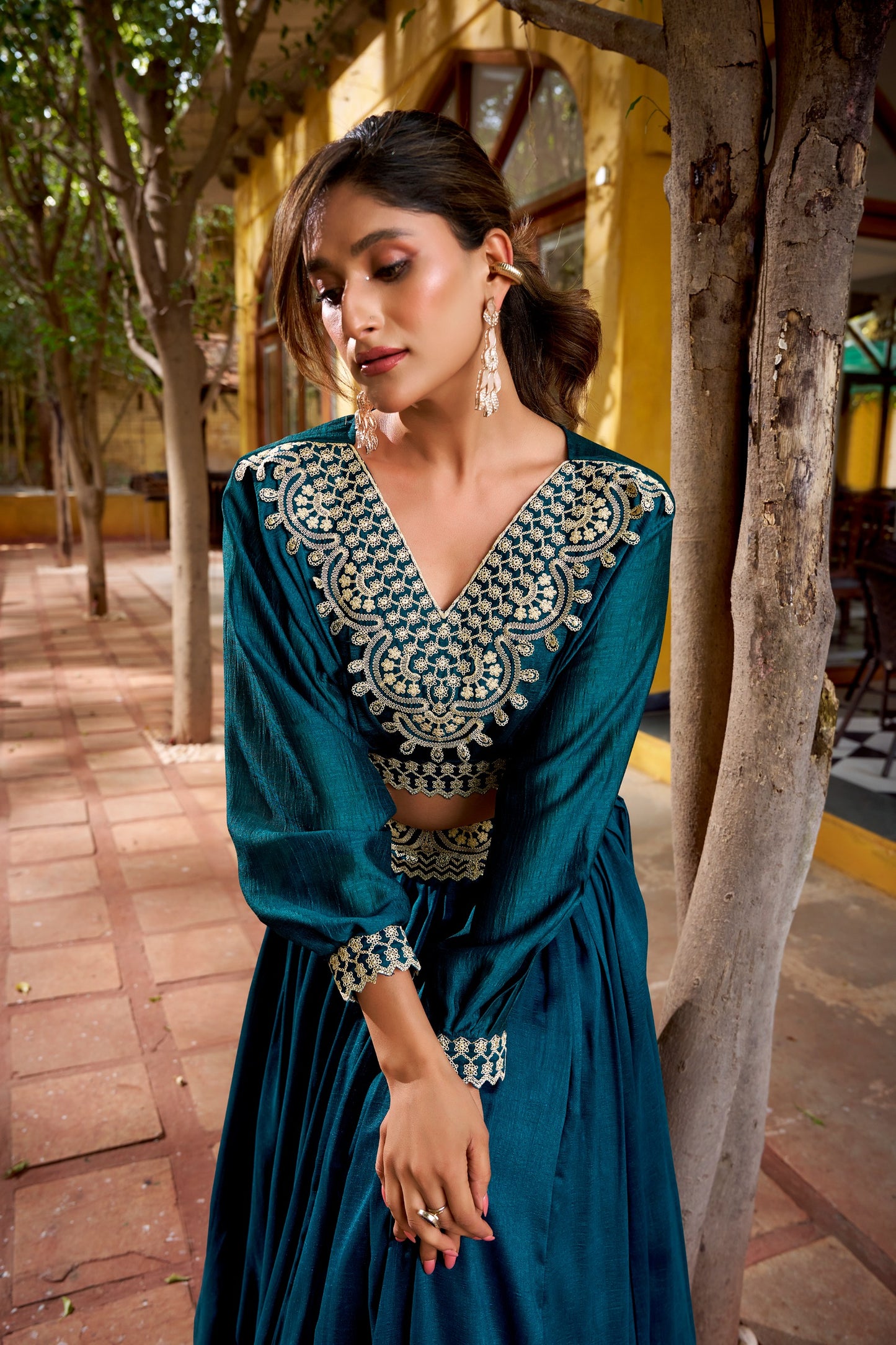 Where tradition meets contemporary design, this Vichitra silk co-ord set lehenga offers a timeless ethnic look. 💖