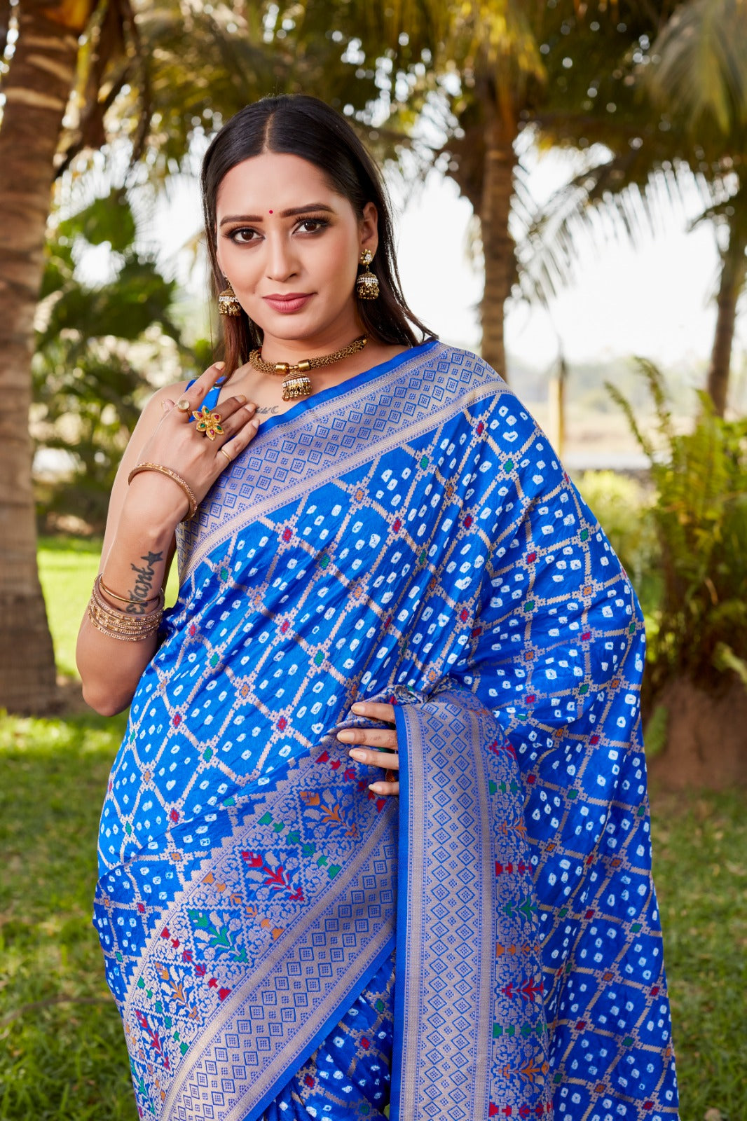 Too pretty and beautiful boutique Gharchola Bandhej series πππ§΅
