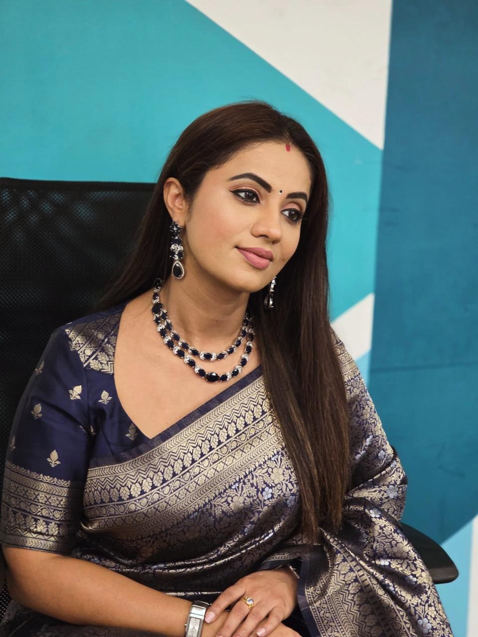 Women's Premium Navy Blue Banarasi Silk Saree with Rich Silver Zari Weaving, Traditional Floral Motifs & Elegant Border