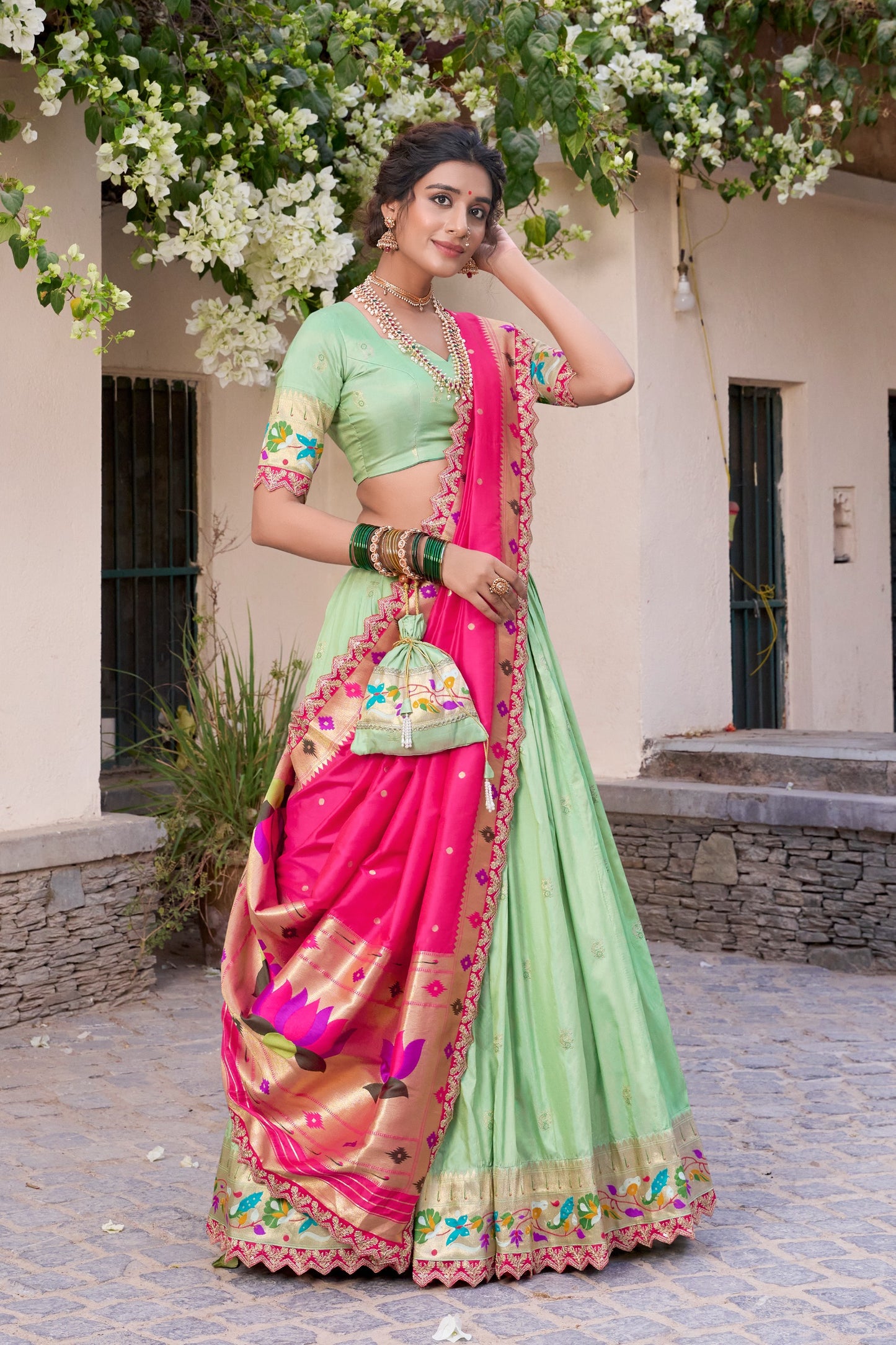 Adorning tradition, one regal Paithani weave at a time 🌸