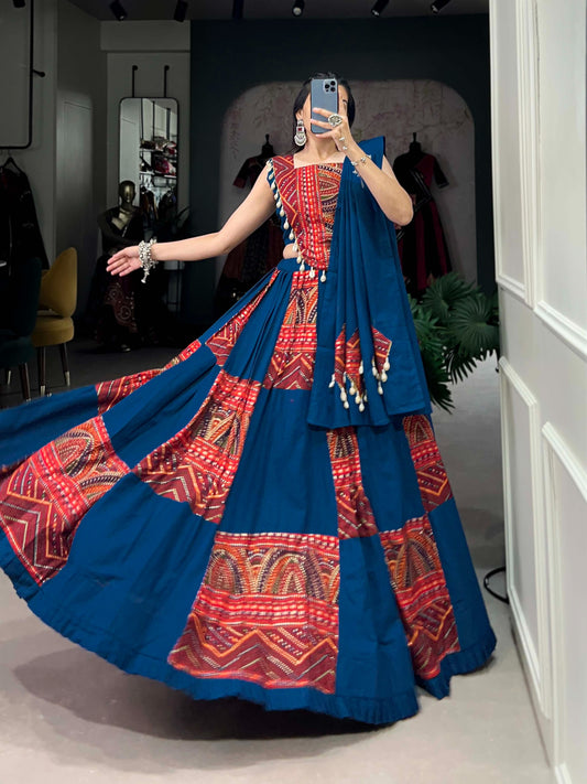 Add this phenomenal spirit of our navratri lehenga with printed design in your garba collection to make imperial impressions on garba night💫