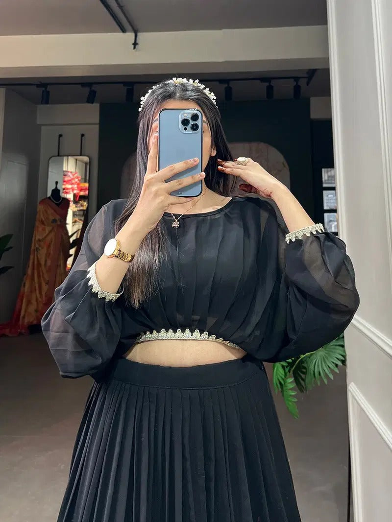 A touch of embroidery, a dash of grace – our co-ord set epitomizes the essence of timeless elegance🖤🌱.