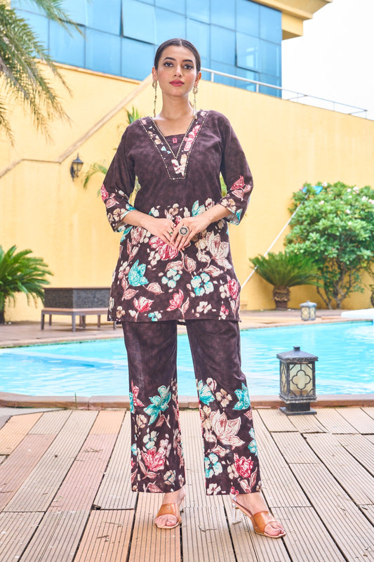Chic Slub-Textured Floral Placement Print Co-ord Set with V-Neckline