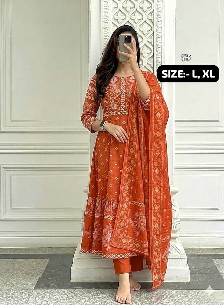 🍁Anarkali kurta set For a festive gathering, you’ll can opt for our Tier pattern with beutiful work on yoke Anarkali kurti Set