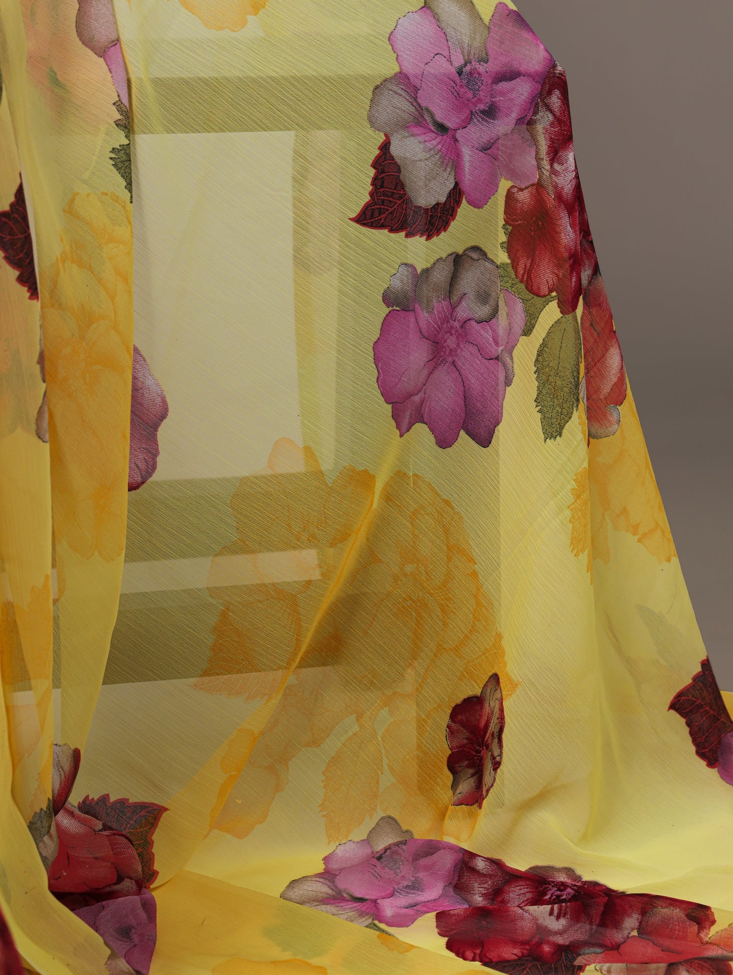A perfect blend of lightness and beauty, this saree blooms with every step you take 🌻