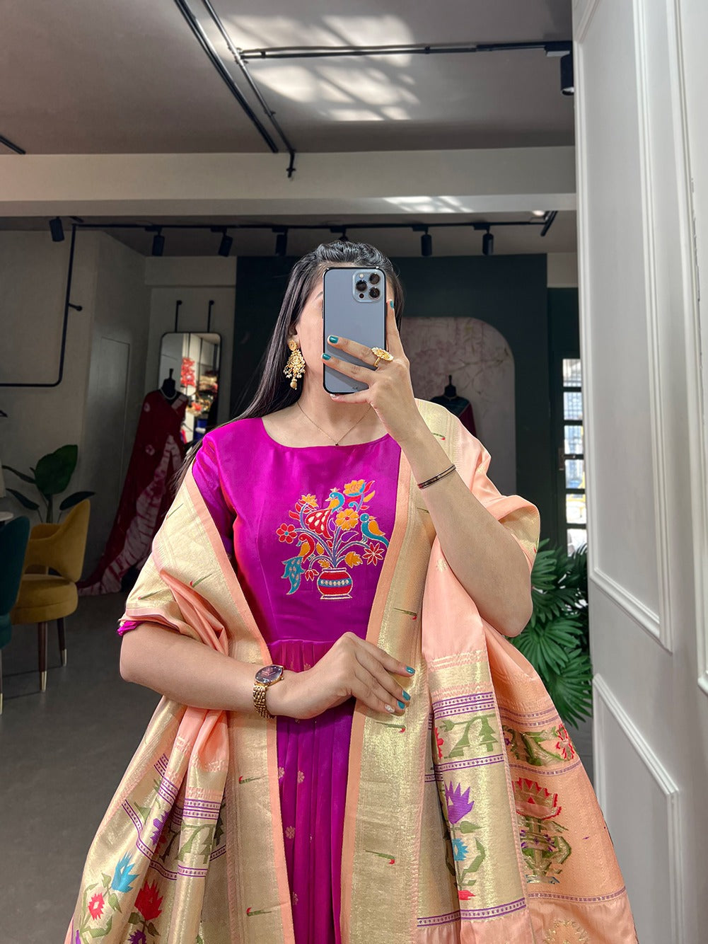 Woven with threads of tradition and dreams, the Jacquard silk Paithani dress embodies timeless elegance🌹