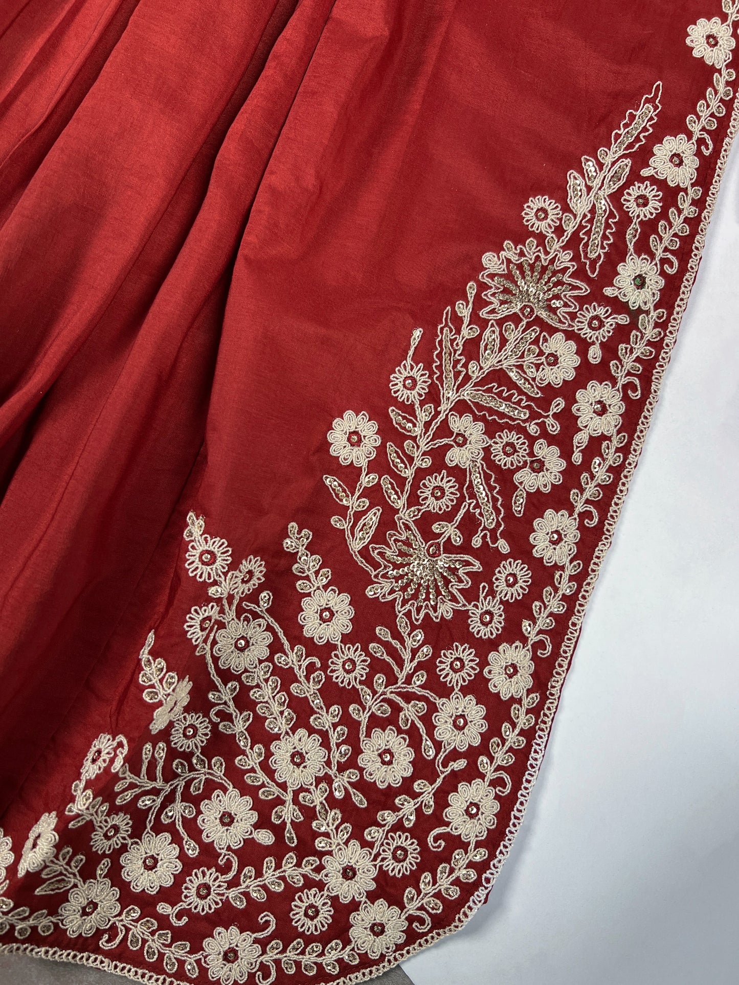 Feel the finesse of Maska cotton stitched in style.🍁