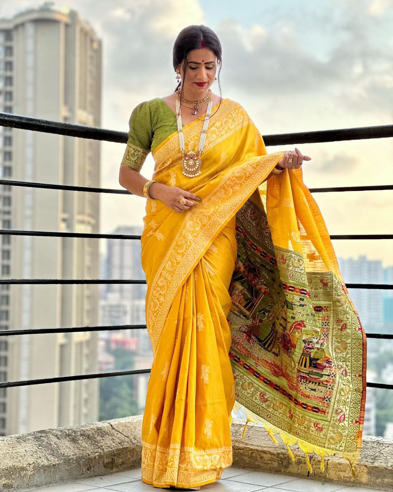 Soft Raw Silk Two tone Weaving saree