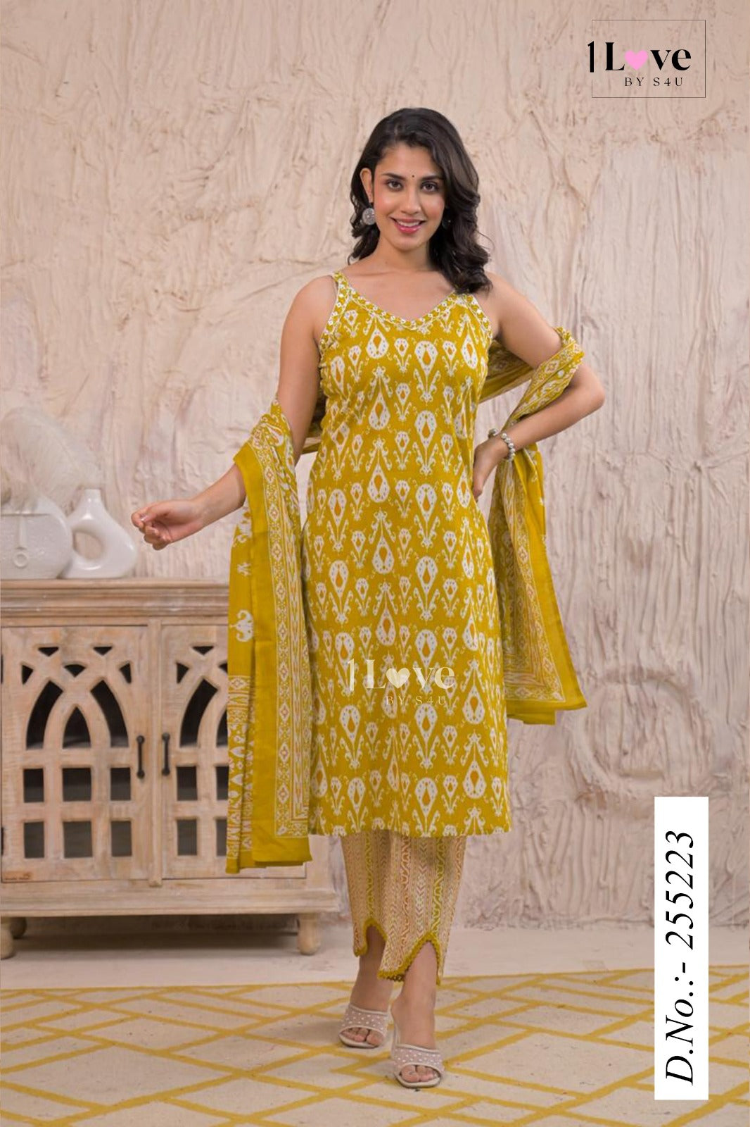 Designed in lightweight, breathable mesh fabrics for sunlit days, festive moments & intimate Iftar evenings of kurti