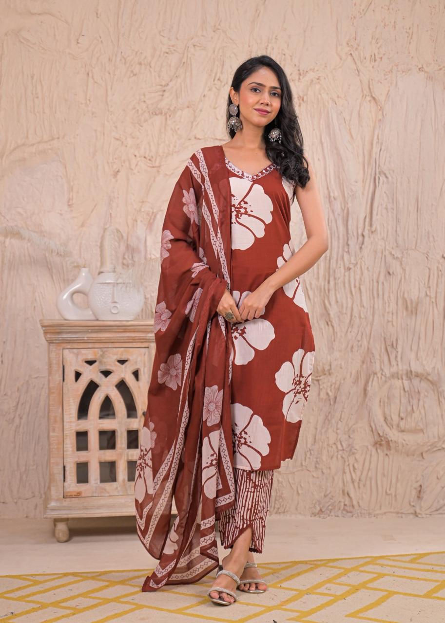 Designed in lightweight, breathable mesh fabrics for sunlit days, festive moments & intimate Iftar evenings of kurti