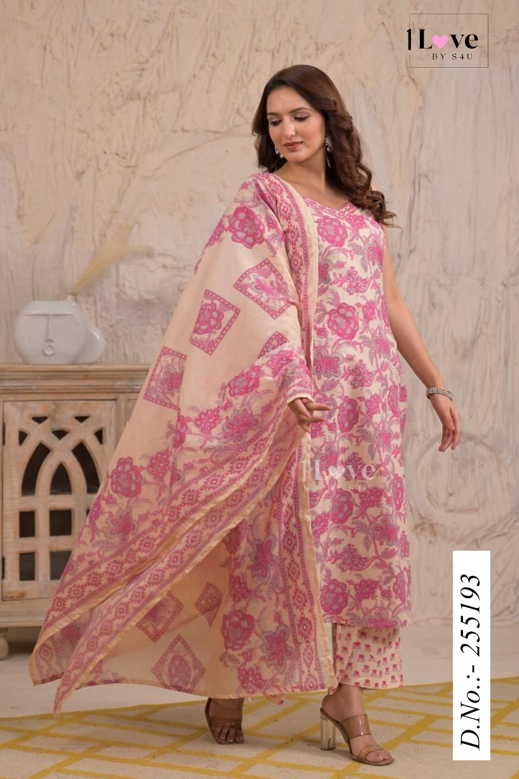 Designed in lightweight, breathable mesh fabrics for sunlit days, festive moments & intimate Iftar evenings of kurti