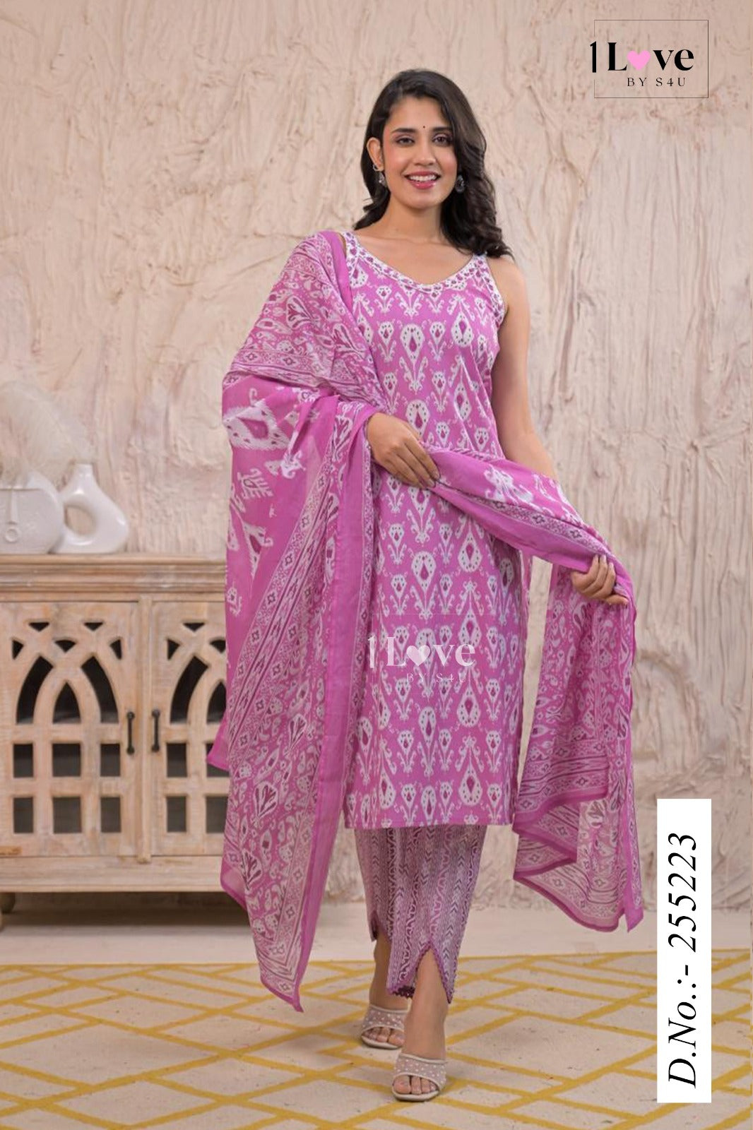 Designed in lightweight, breathable mesh fabrics for sunlit days, festive moments & intimate Iftar evenings of kurti
