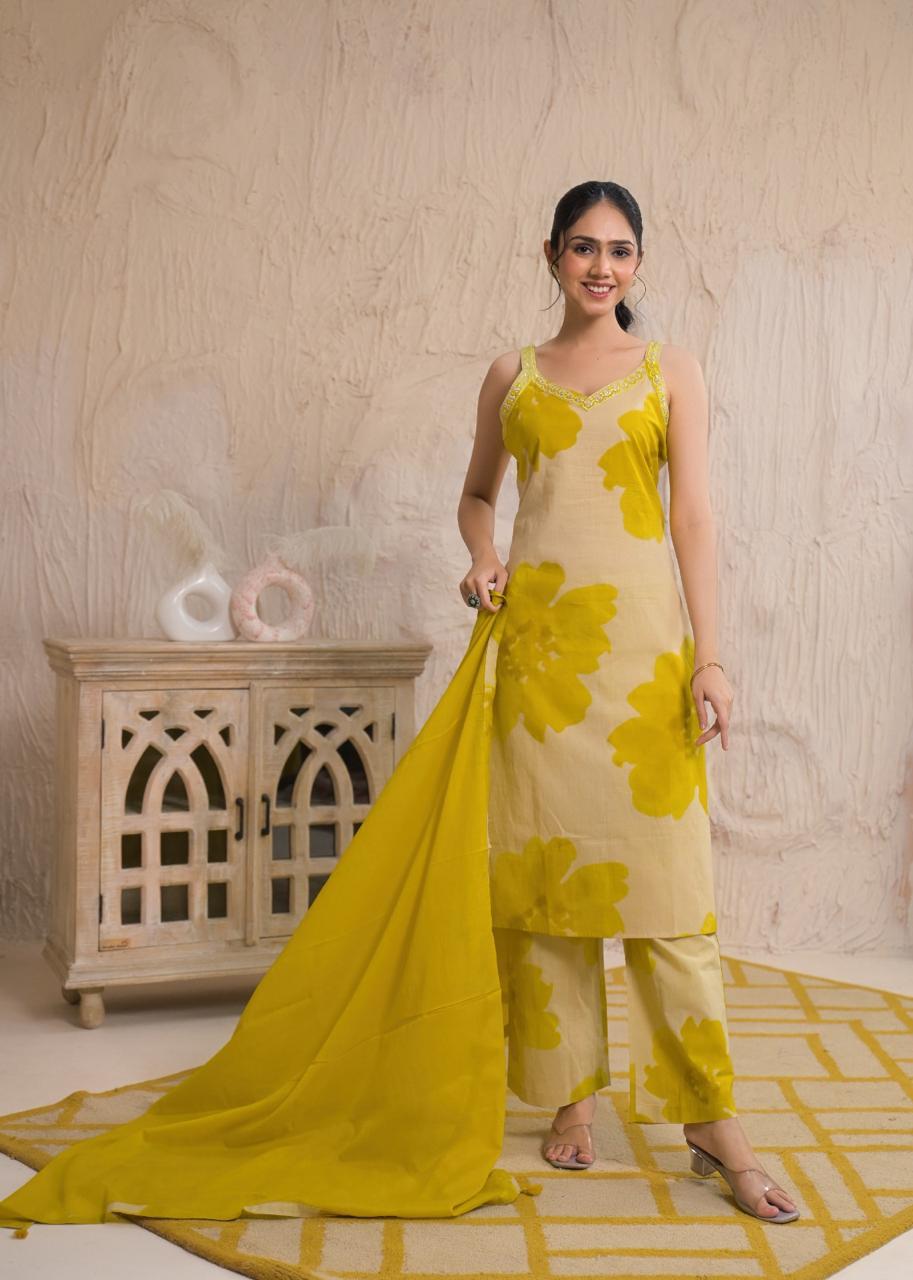 Designed in lightweight, breathable mesh fabrics for sunlit days, festive moments & intimate Iftar evenings of kurti
