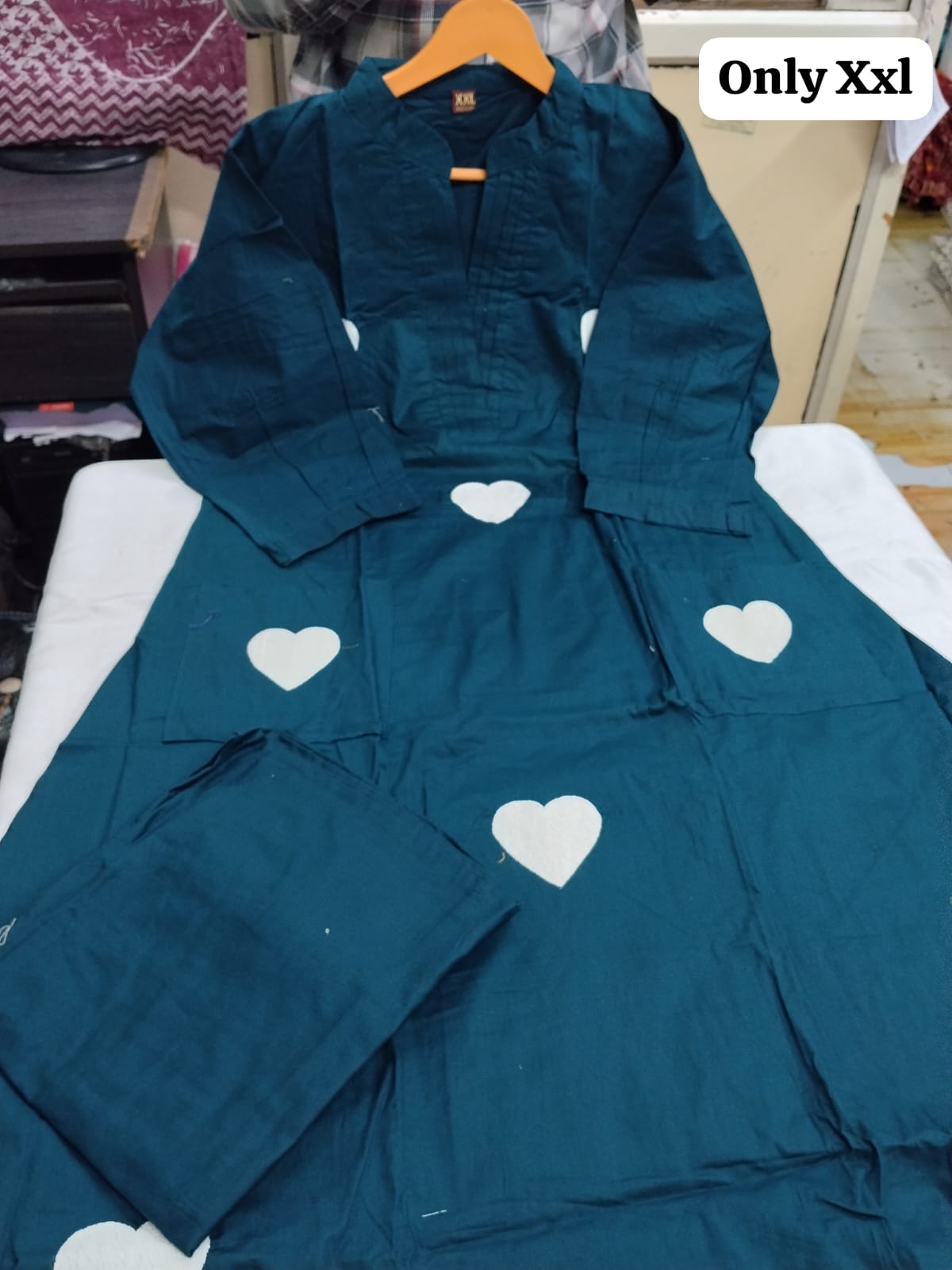 Stand patti Heart shape with two side pocket of cord set