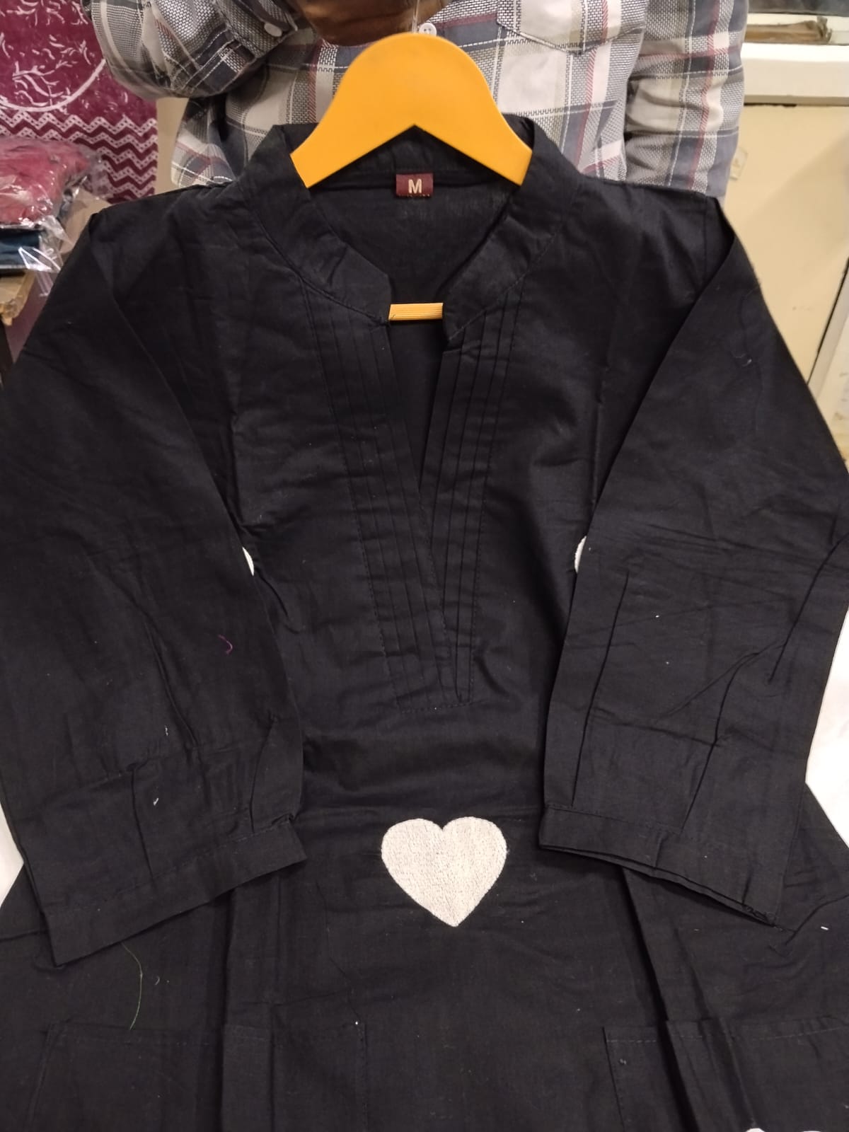 Stand patti Heart shape with two side pocket of cord set