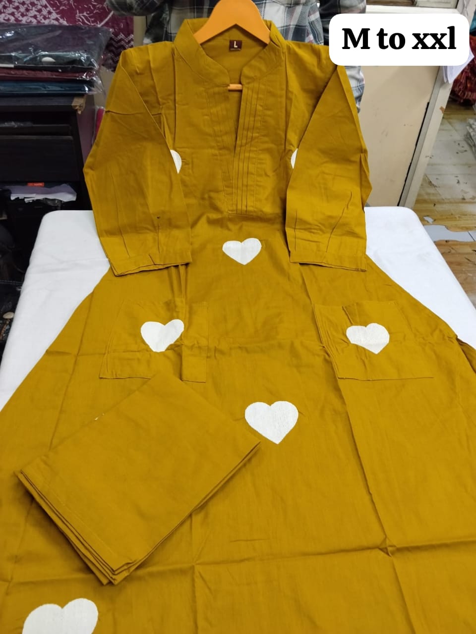 Stand patti Heart shape with two side pocket of cord set