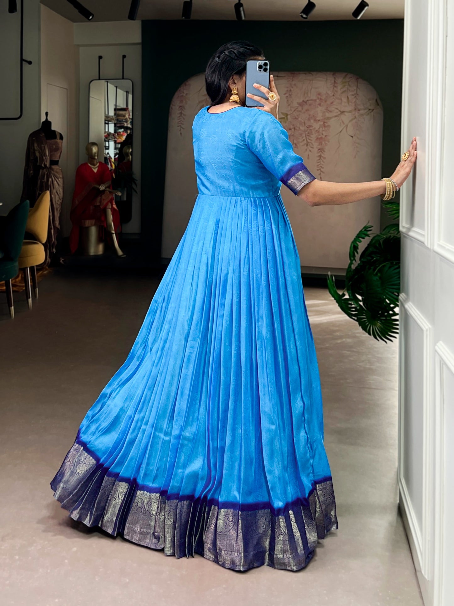 The smooth marshmello fabric flows beautifully, enhanced with classic zari weaving for a look that’s graceful and refined