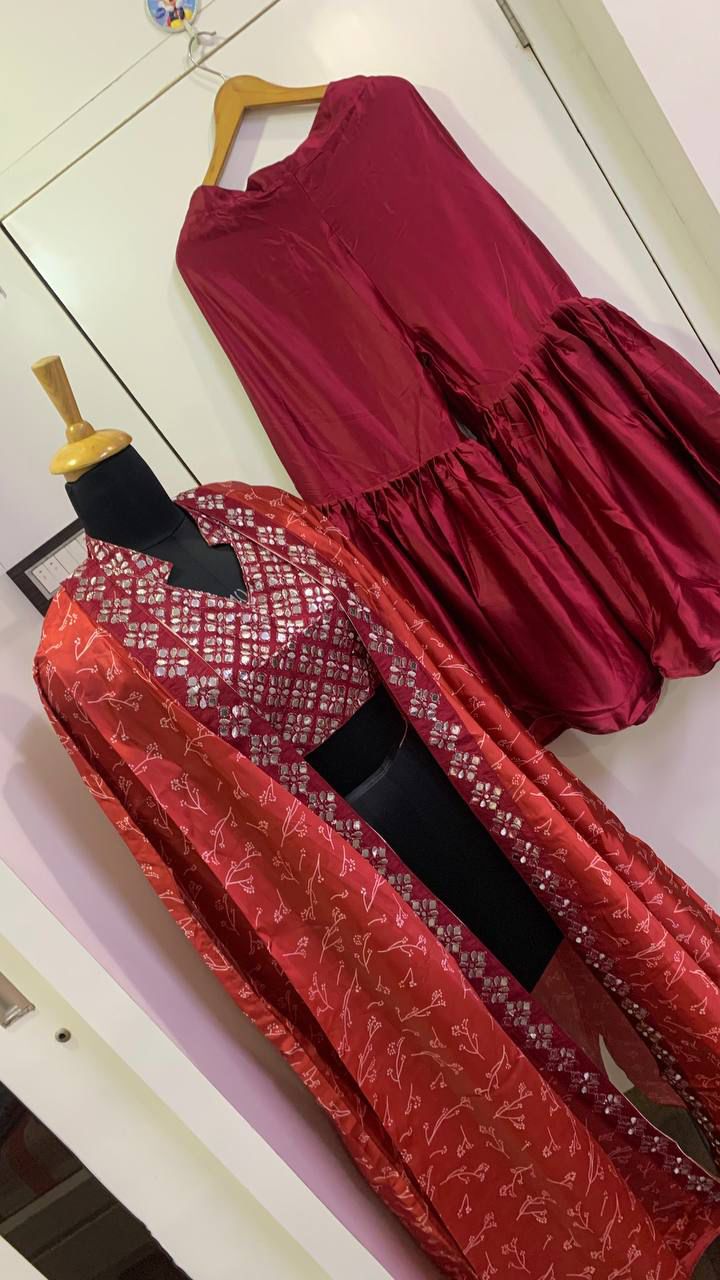 Jump on the shopping wagon and grab this trendy & eye catching indo western set for ur upcoming festive season
