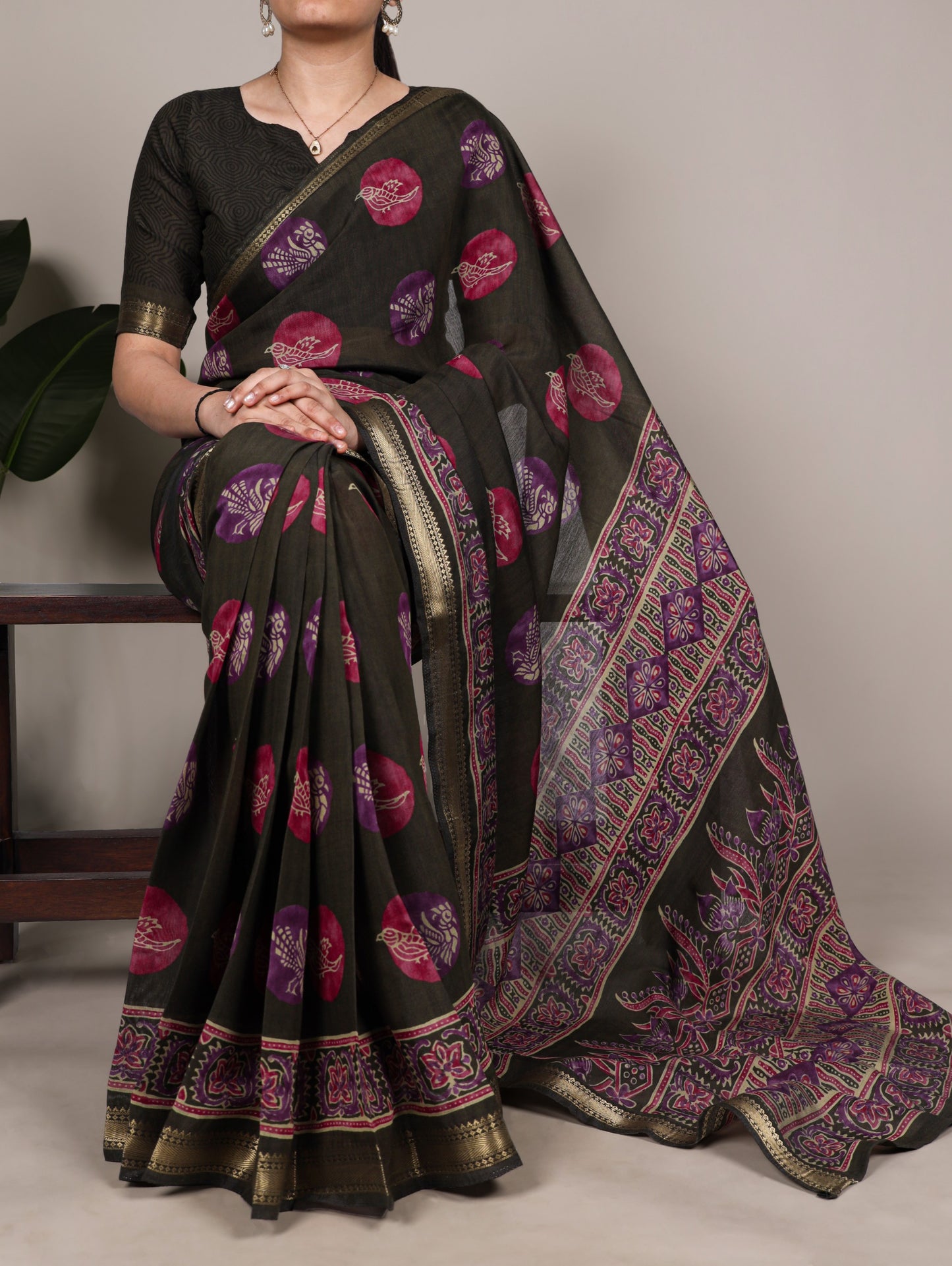 Lightweight elegance with a touch of tradition, this PV Chanderi printed saree is perfect for effortless everyday grace 🪞
