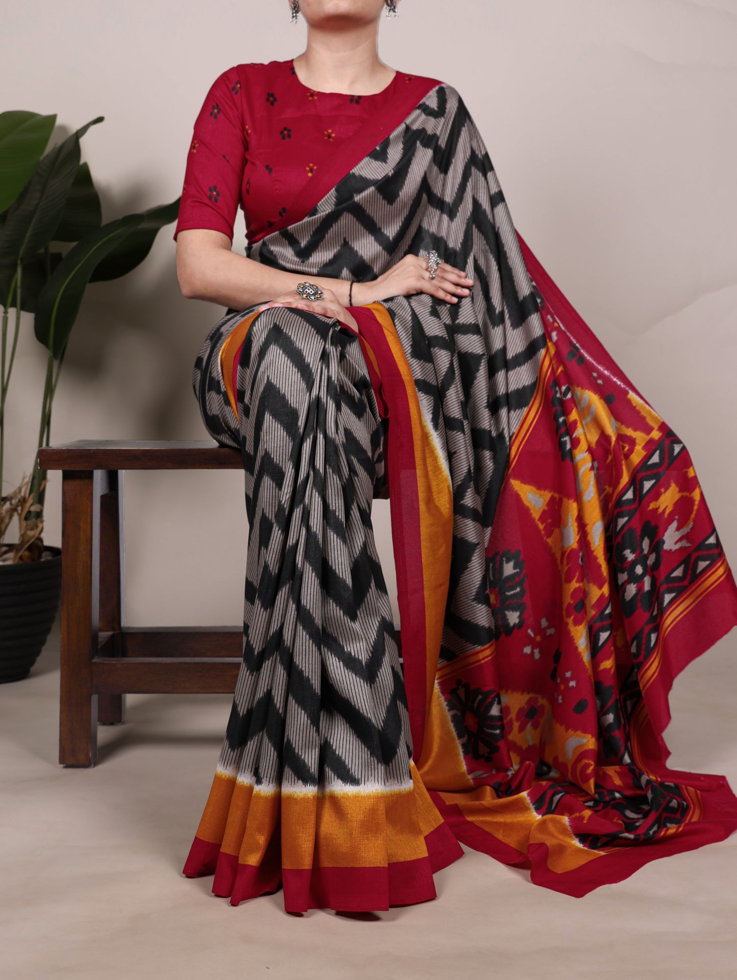 Zigzag weaves, tasar silk, and a drape that makes every moment elegant 🪸