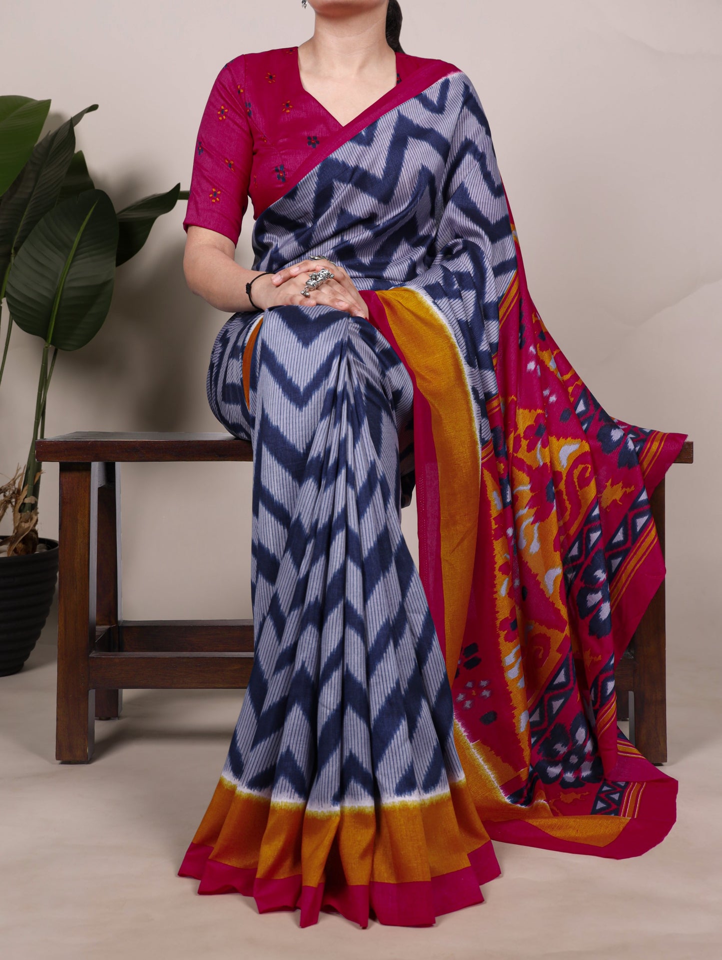 Zigzag weaves, tasar silk, and a drape that makes every moment elegant 🪸