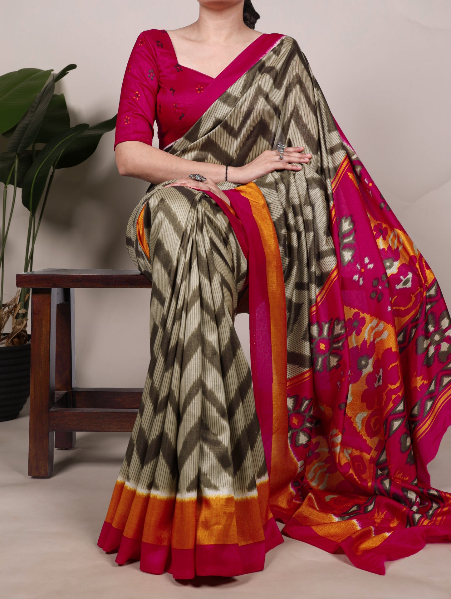 Zigzag weaves, tasar silk, and a drape that makes every moment elegant 🪸