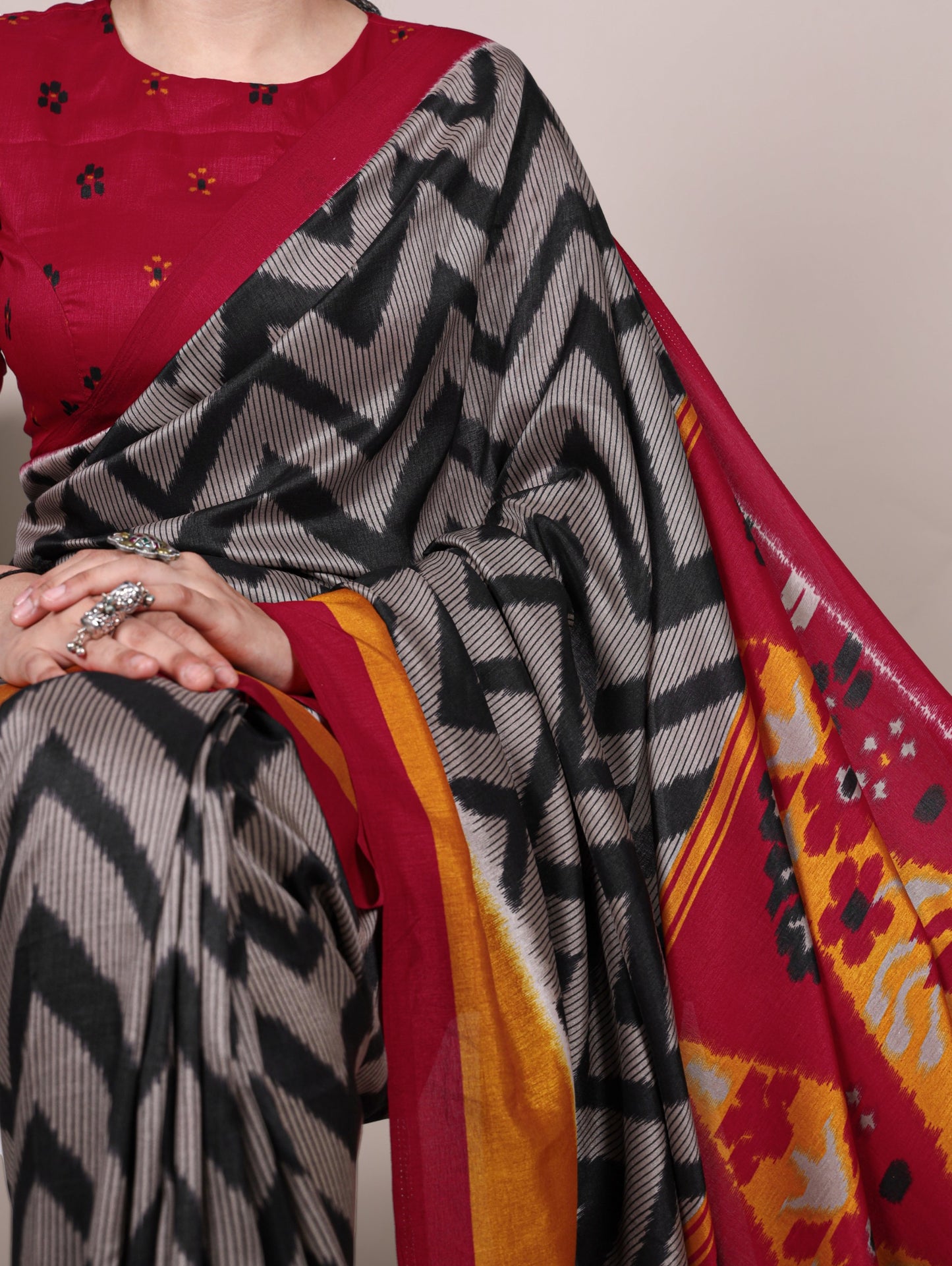 Zigzag weaves, tasar silk, and a drape that makes every moment elegant 🪸