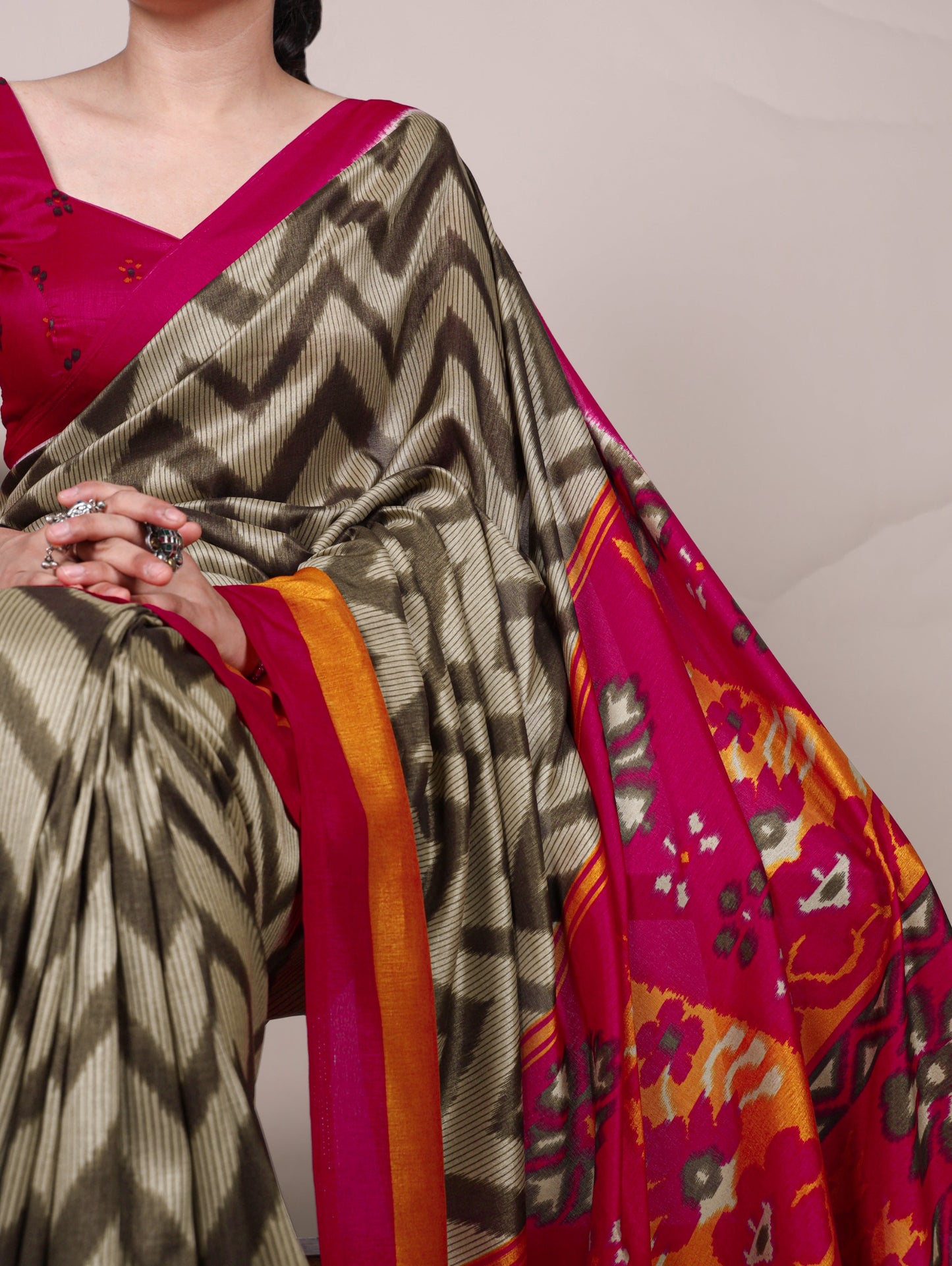 Zigzag weaves, tasar silk, and a drape that makes every moment elegant 🪸