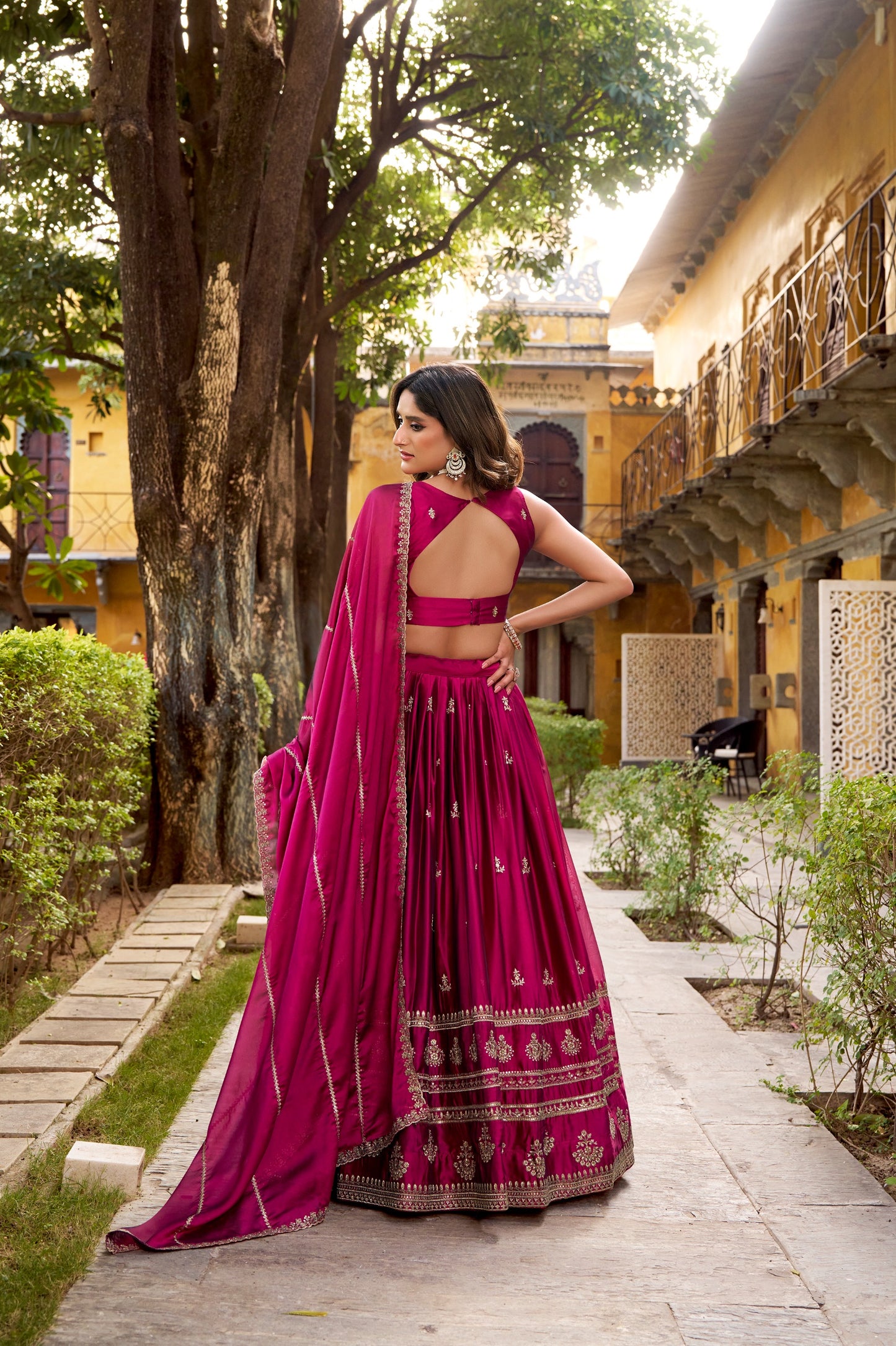 This Rangoli lehenga features exquisite embroidery work, designed to offer a rich texture and elegant silhouette 🦚