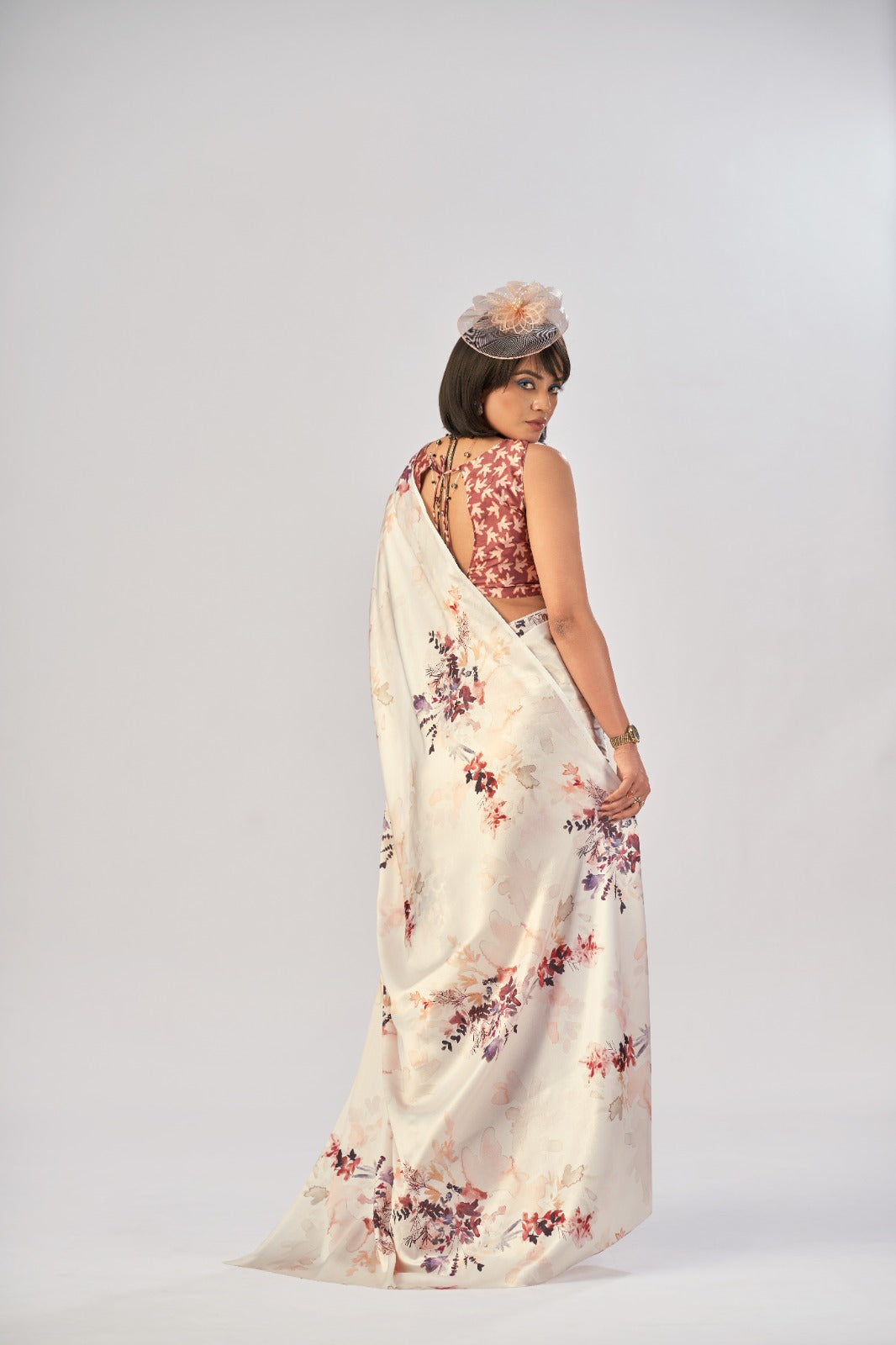 Satin silk ki smooth shine aur elegant prints… effortless grace in every drape