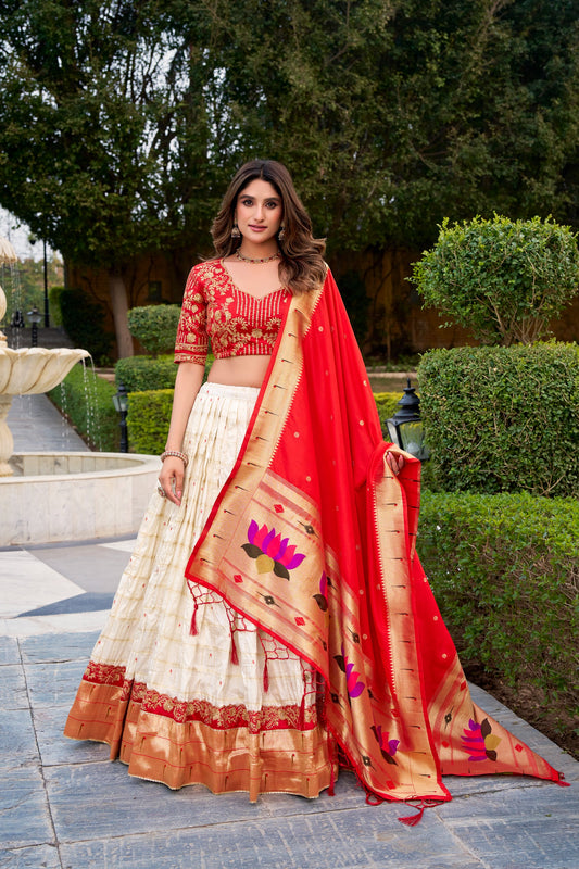 This Paithani lehenga choli blends rich silk, zari weaving, and elegant embroidery for a truly royal finish 🪞