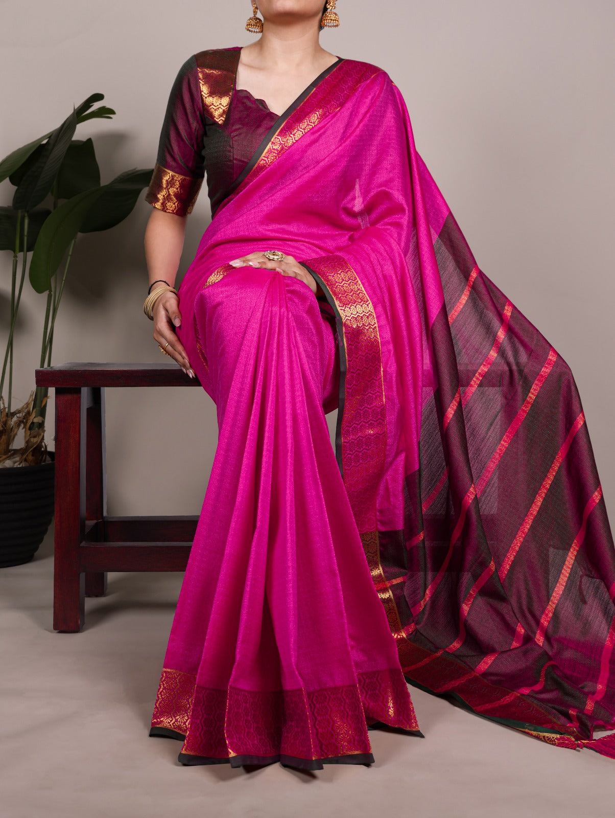 A timeless saree crafted with rich nylon dola silk and detailed zari weaving borders—designed to bring royal elegance to every occasion. 🍁