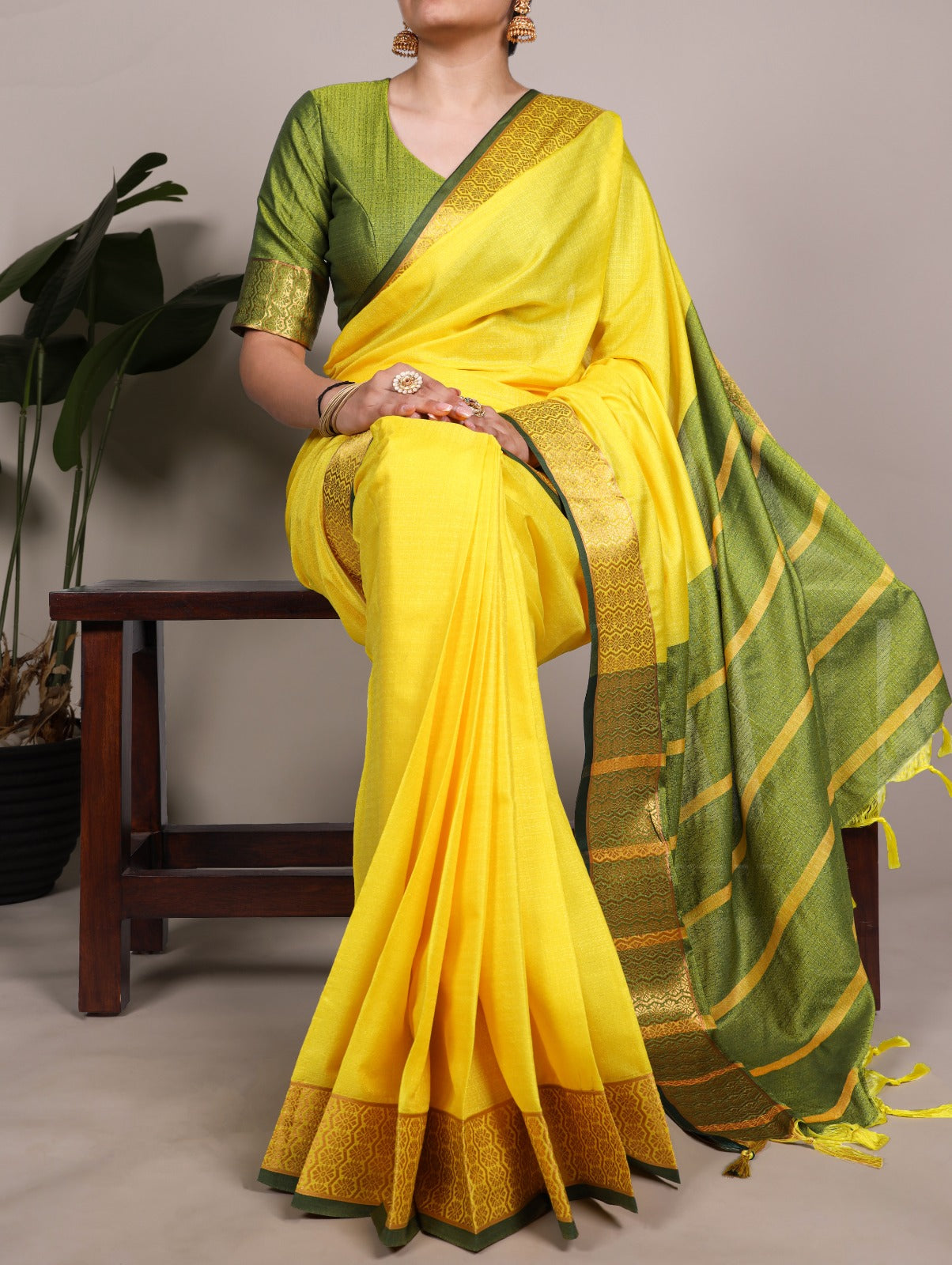 This Poly Cotton saree wraps you in effortless beauty and adds a subtle touch of sophistication to every occasion 🪞