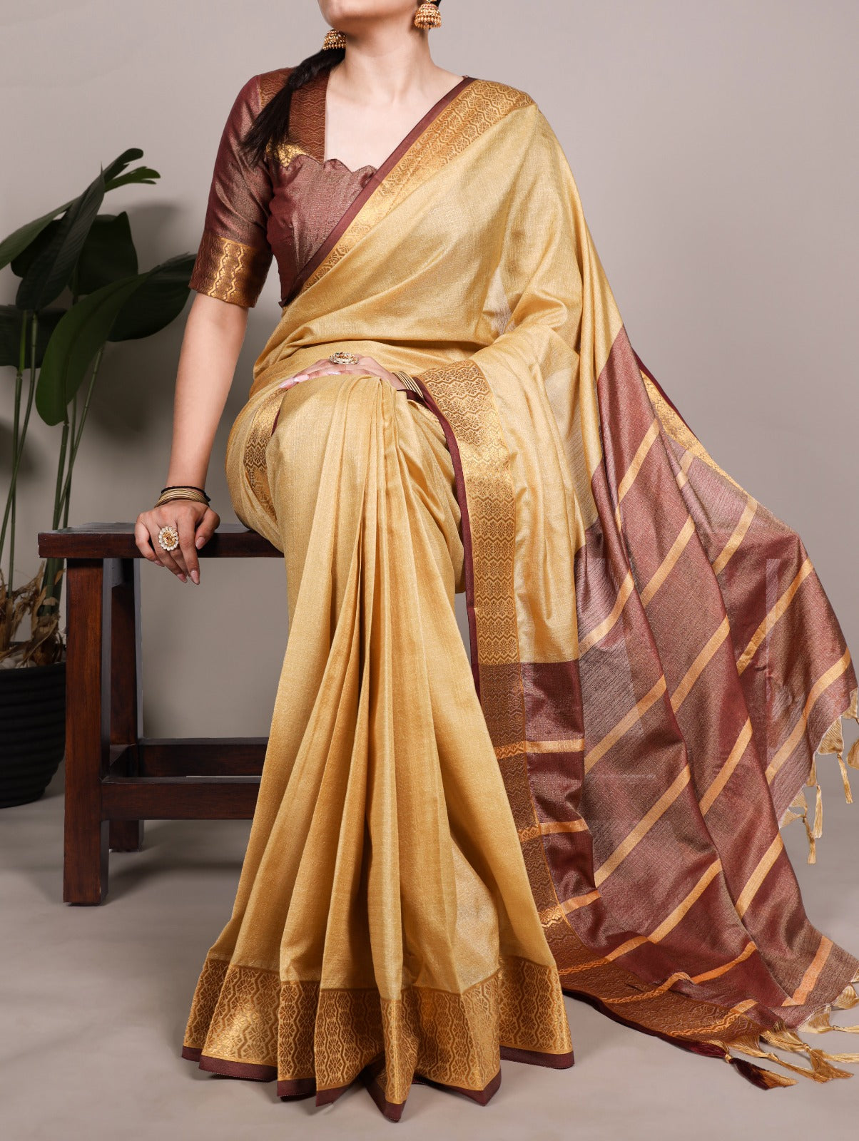 This Poly Cotton saree wraps you in effortless beauty and adds a subtle touch of sophistication to every occasion 🪞