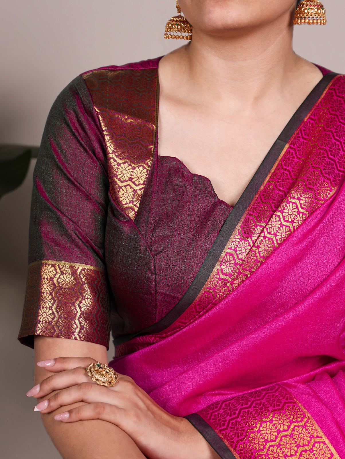 This Poly Cotton saree wraps you in effortless beauty and adds a subtle touch of sophistication to every occasion 🪞