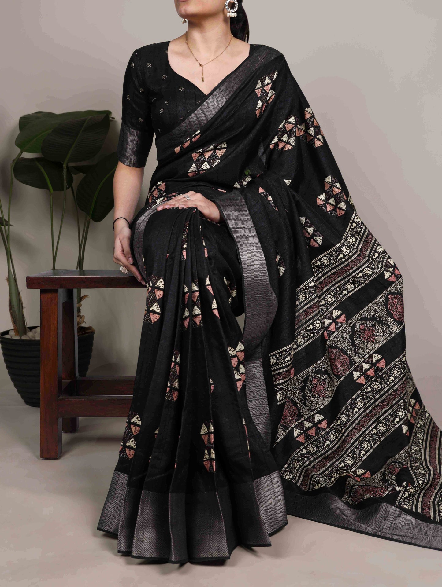 Designed in rich slub silk with graceful prints, perfect for your everyday elegance and festive moments.🌺