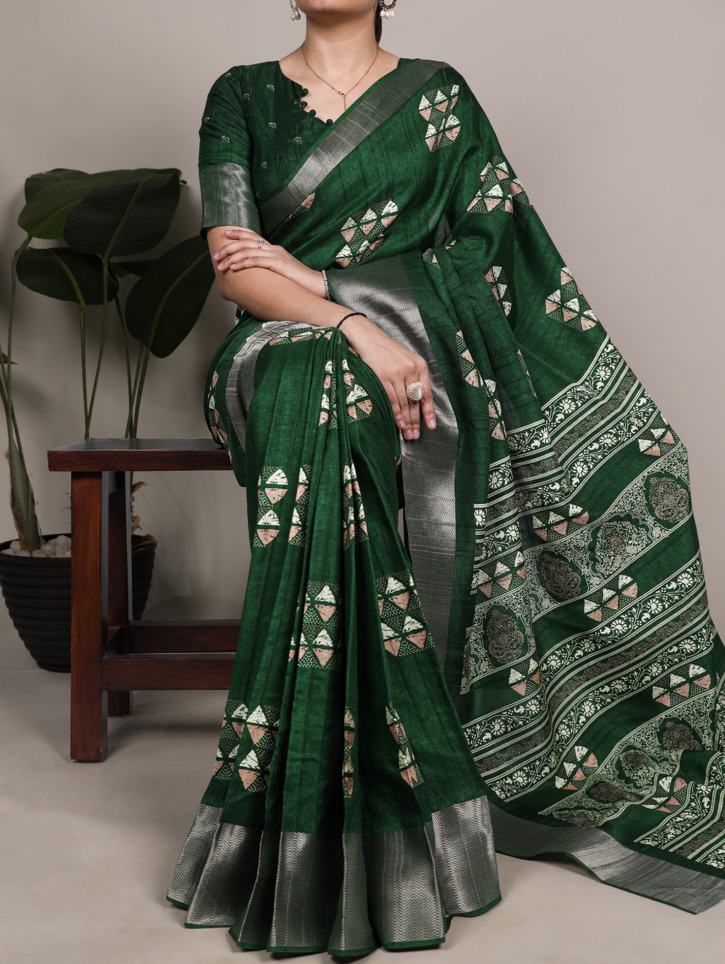Designed in rich slub silk with graceful prints, perfect for your everyday elegance and festive moments.🌺