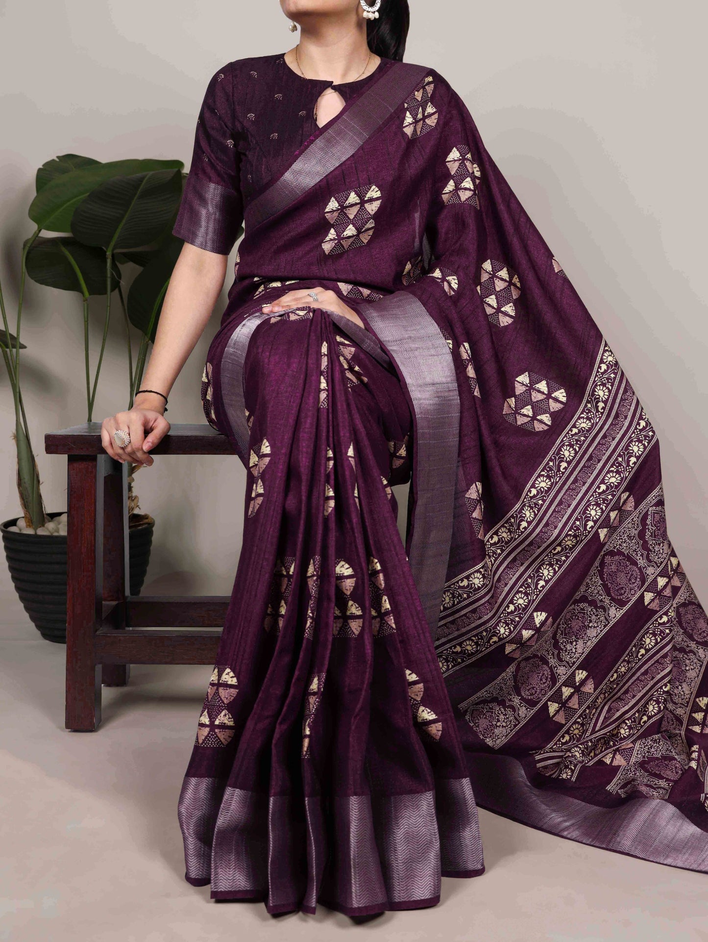 Designed in rich slub silk with graceful prints, perfect for your everyday elegance and festive moments.🌺