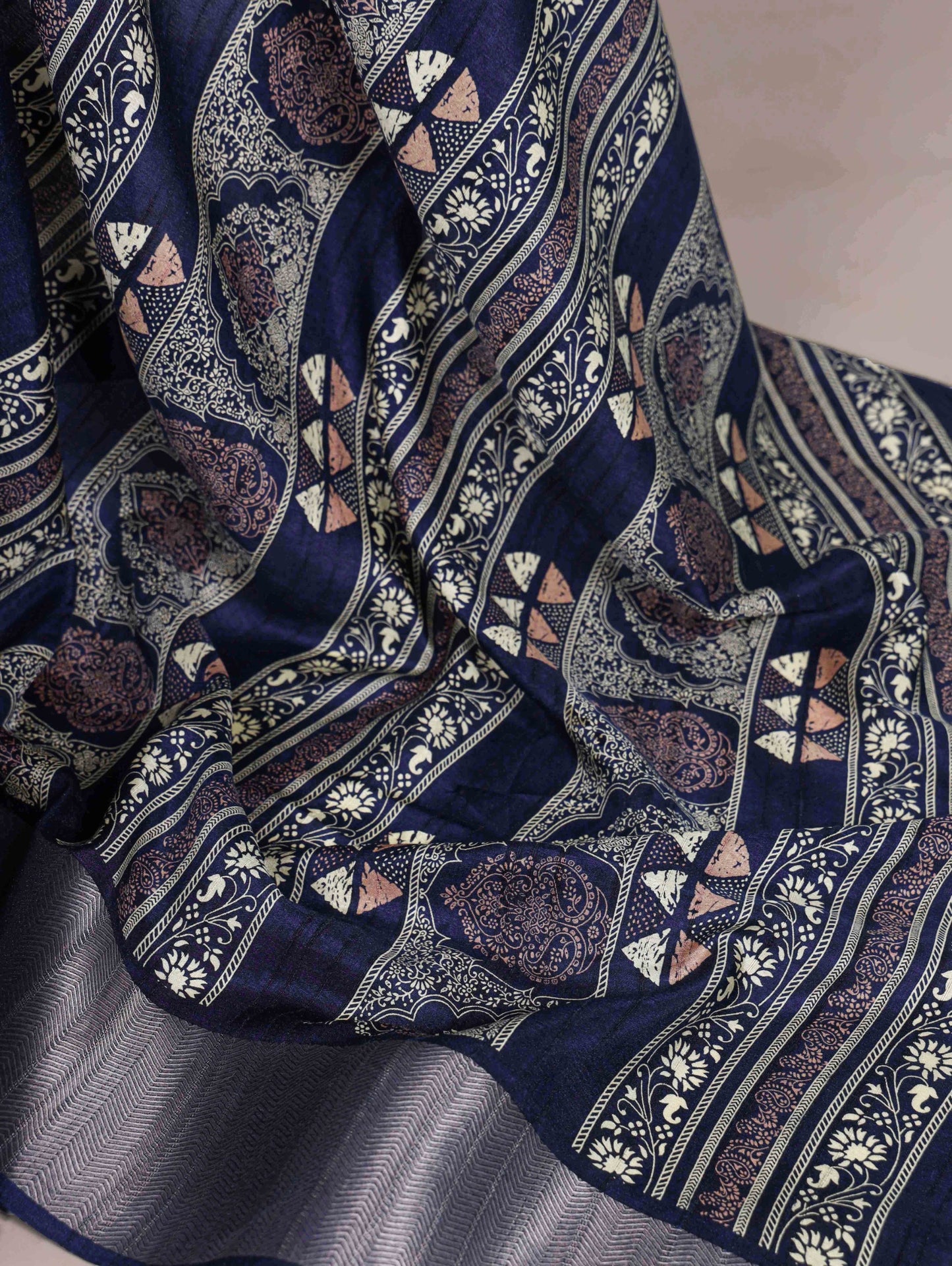 Designed in rich slub silk with graceful prints, perfect for your everyday elegance and festive moments.🌺