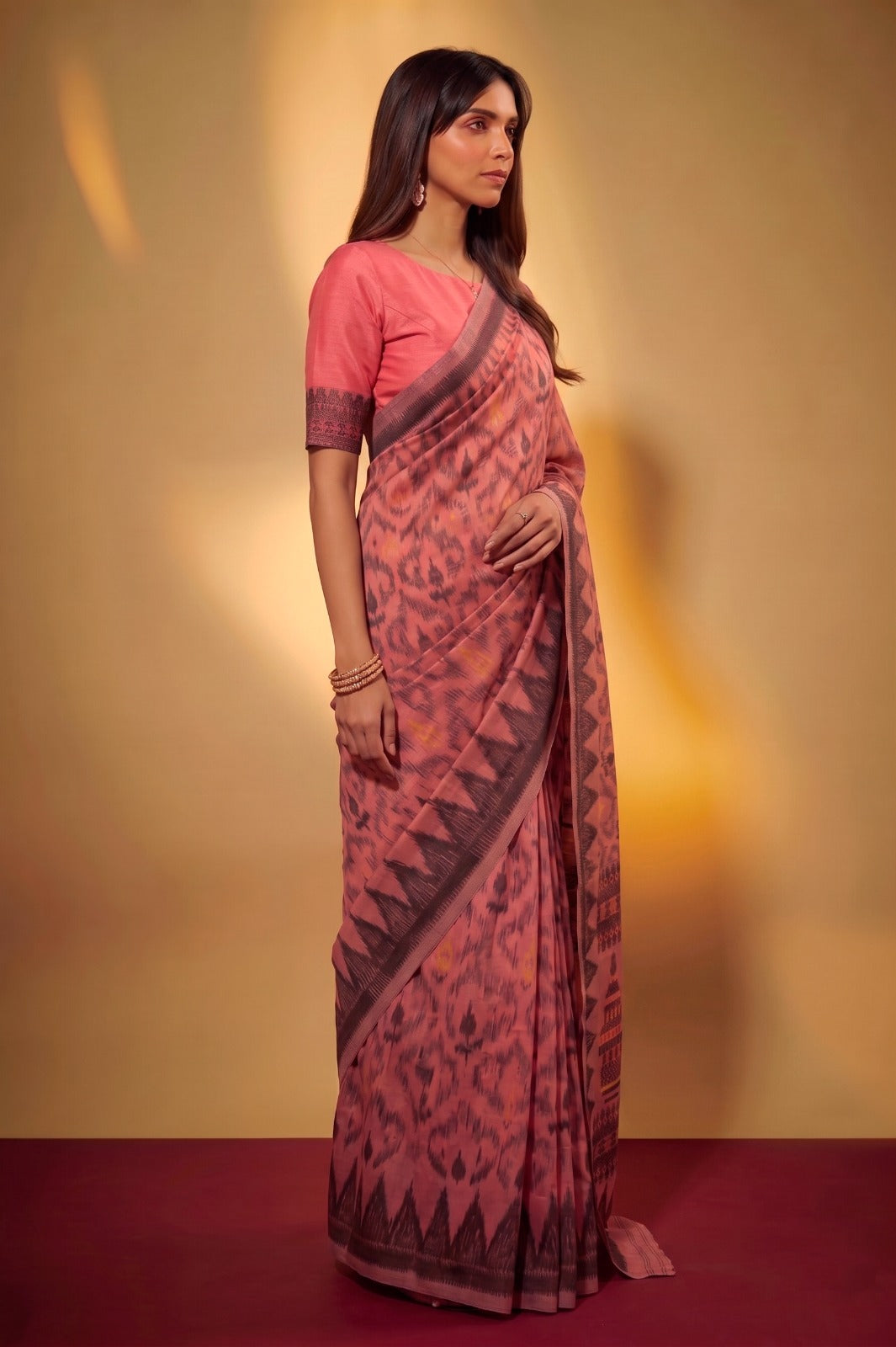 omfort meets style in this soft Poly Cotton printed saree—perfect for your everyday elegance. 🍂