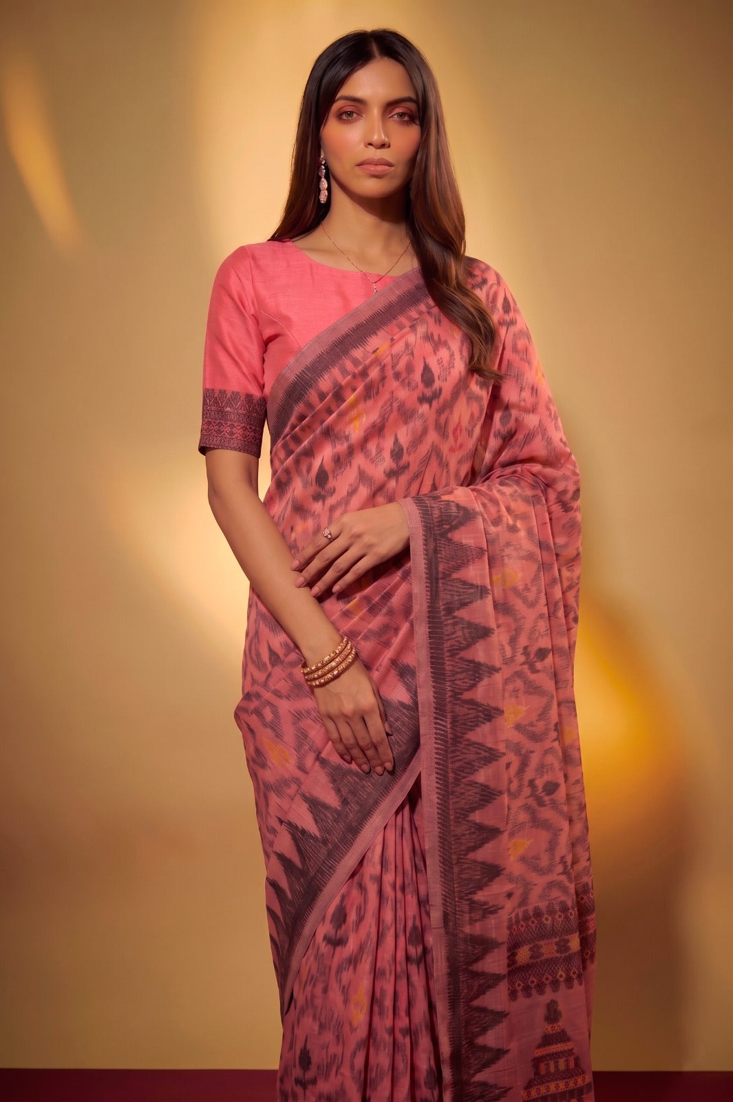 omfort meets style in this soft Poly Cotton printed saree—perfect for your everyday elegance. 🍂