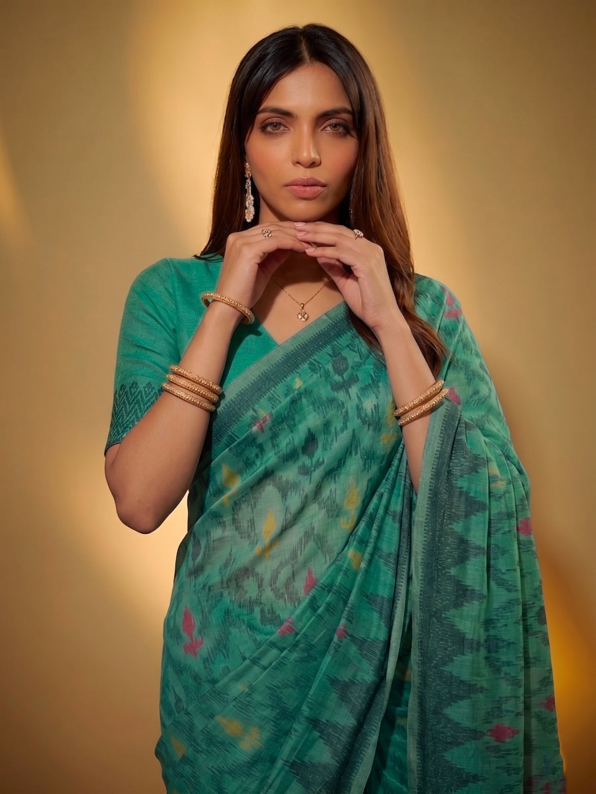 omfort meets style in this soft Poly Cotton printed saree—perfect for your everyday elegance. 🍂