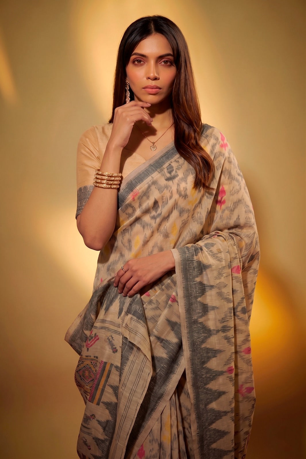 omfort meets style in this soft Poly Cotton printed saree—perfect for your everyday elegance. 🍂